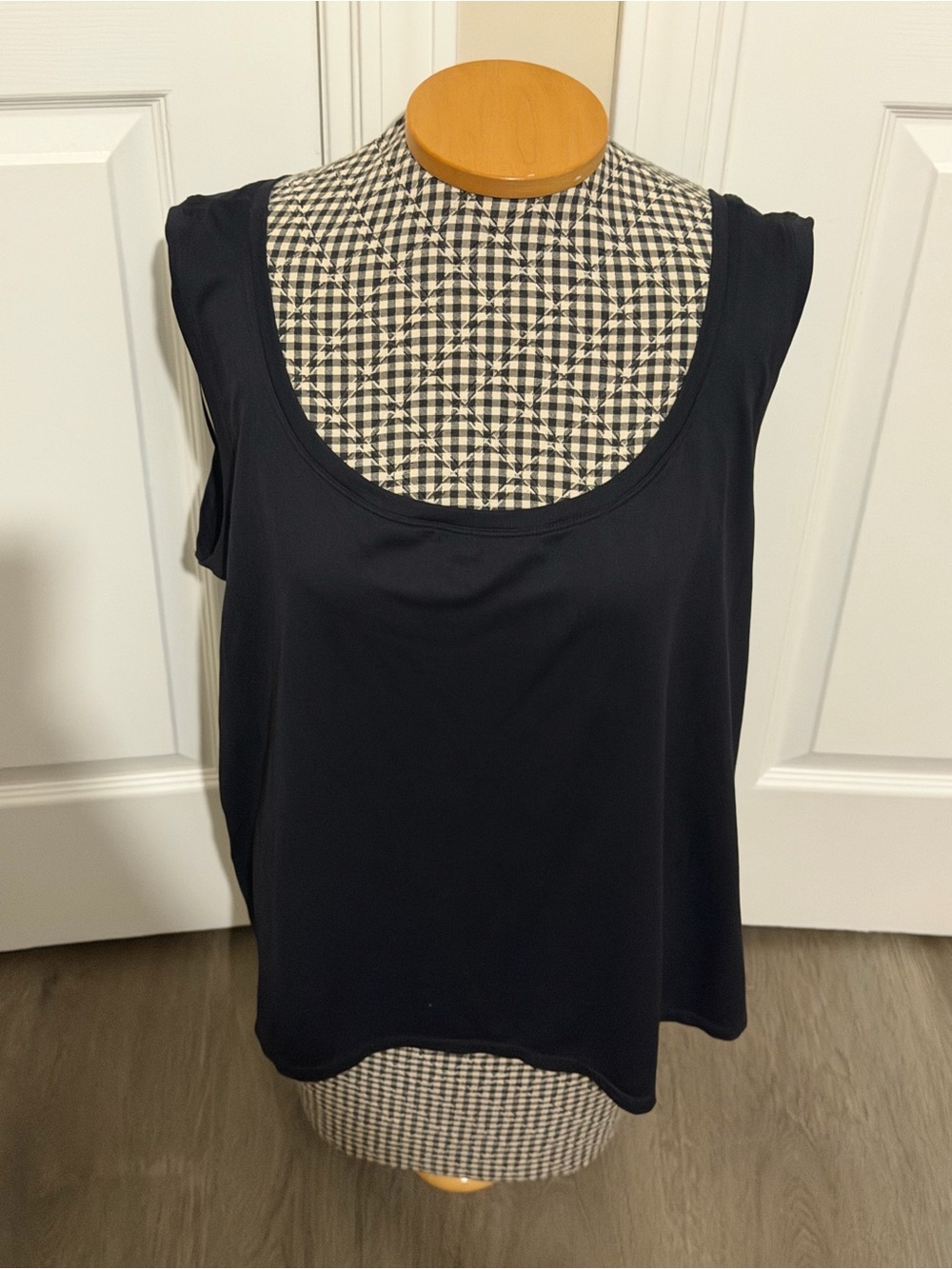 Classic Black Scoop Neck Women's Tank Top 2x